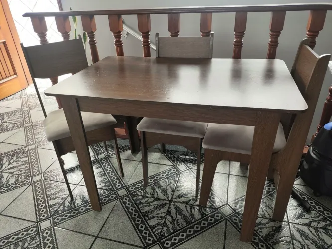 Mesa de jantar com 3 cadeiras
