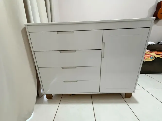 Cômoda 4 gavetas e um sapateiro