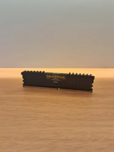 Memória Corsair Vengeance - 8 GB - DDR4 - 2400Mhz