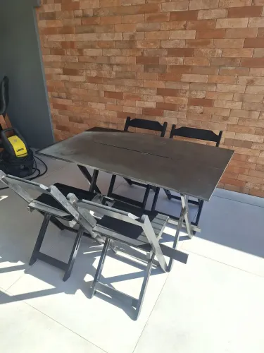 Mesa com 4 cadeiras