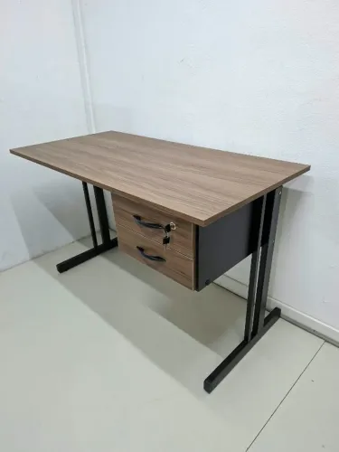 Escrivaninha de escritório seminova