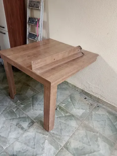 Vendo mesa com a perna solta 