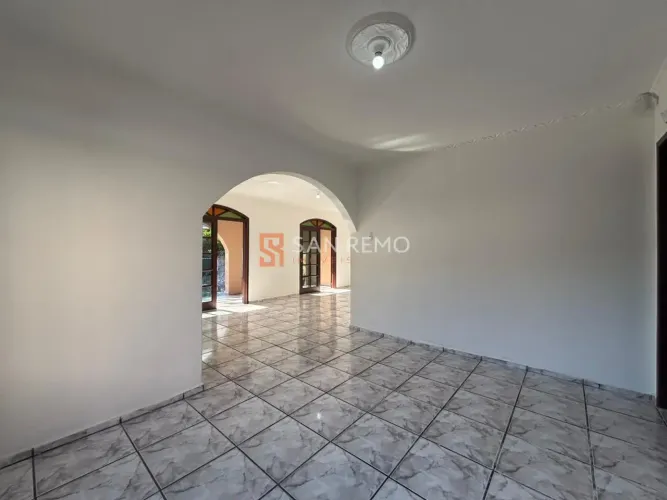 Trindade | Casa 3 quartos, sendo 1 suite