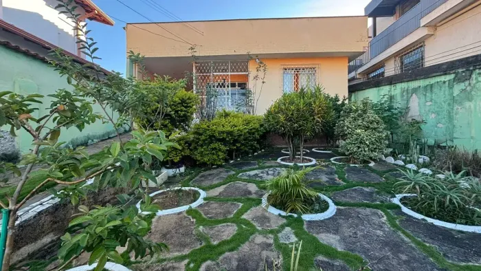 COMPRE ÓTIMA CASA, COM 3QTOS, 1 SUÍTE, SALA AMPLA, 5 VAGAS, BAIRRO PARAISO, B;HTE-MG