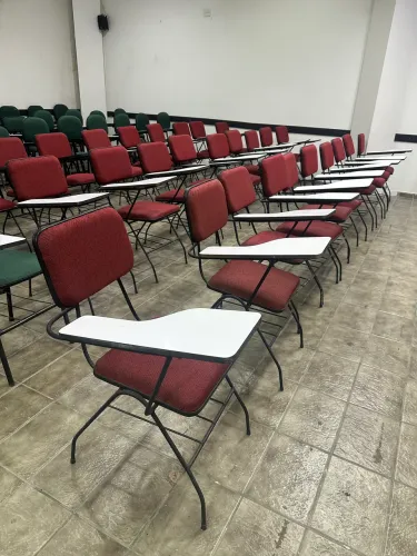Cadeiras Universitárias com prancheta VERMELHAS