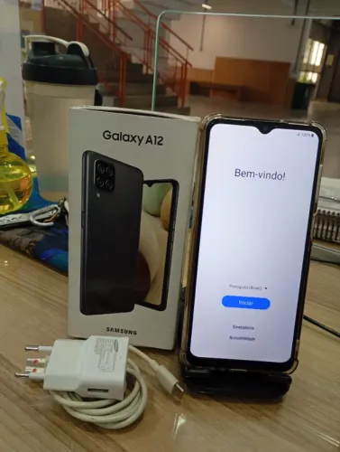 Vendo um celular A12 com carregador películas de câmera e tela bateria dura dia todo.