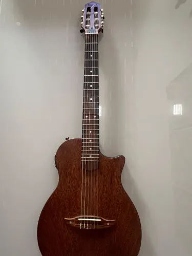  Violão nylon elétrico flat Cutaway Giannini Stage natural com Eq. UK-T3 e Cap. UK-3T