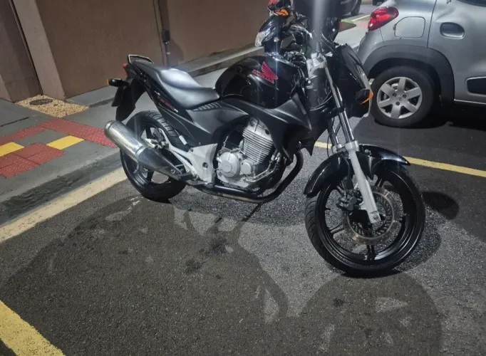 Vendo Honda CB 300R 2011 Muito conservada