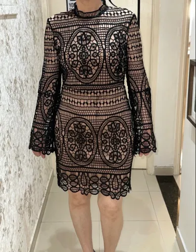 vestido de renda preta