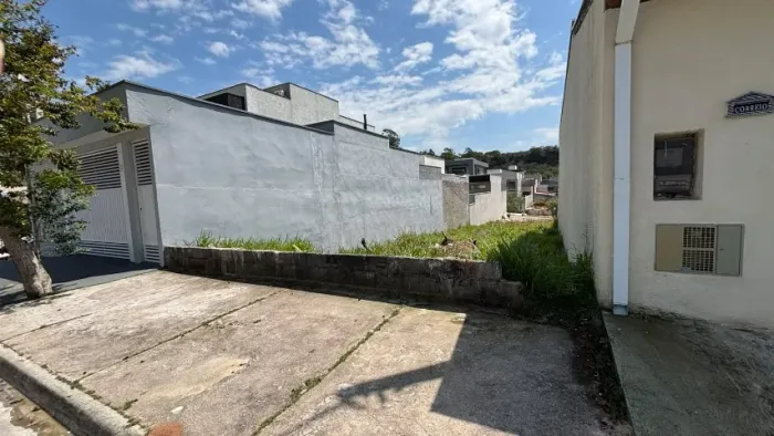 Terreno 175 m² no Portal dos Pássaros | Rua tranquila em SJC