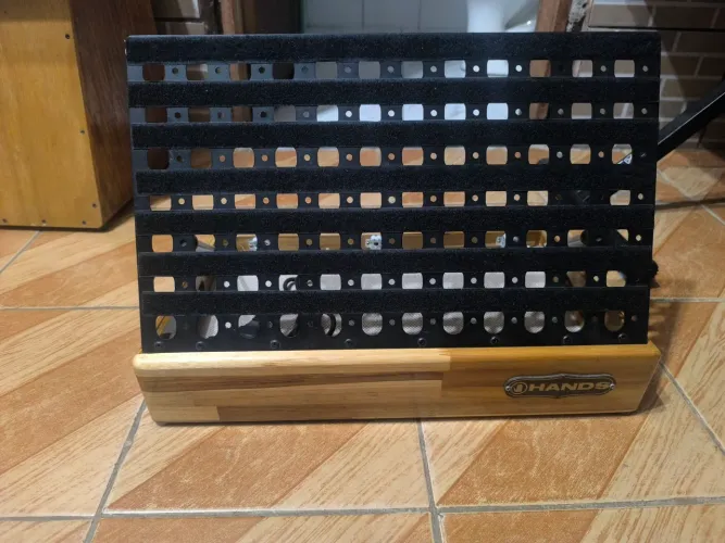 Pedal board hands