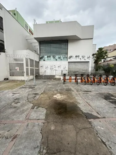 Imóvel para aluguel possui 1346 metros quadrados em Catete - Rio de Janeiro - RJ