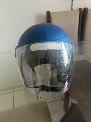 Vendo 2 capacetes seminovos