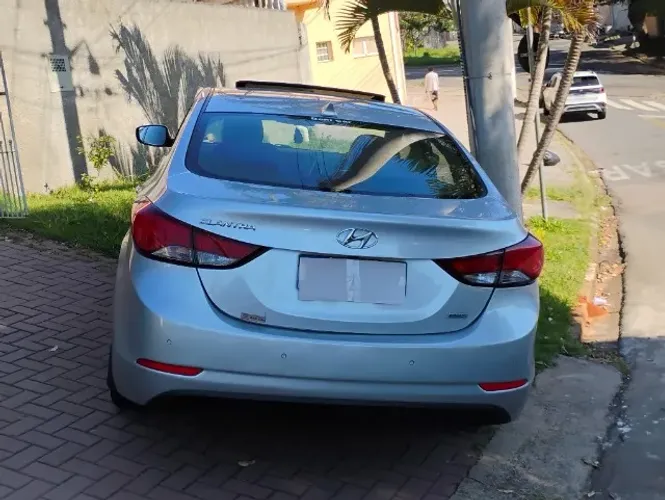 Hyundai Elantra GLS 2.0 16V Flex Aut. 2015