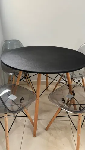 Mesa com 4 cadeiras