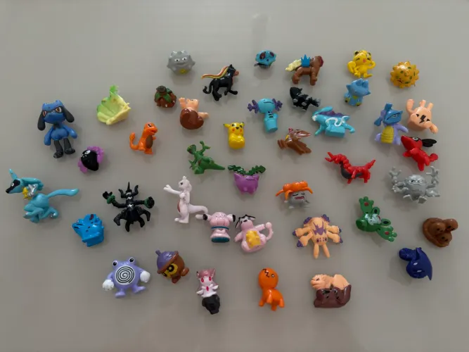 Lote 41 Pokémon 