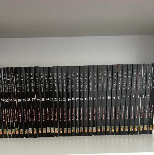 Coleção mangá Attack on Titan R$27,00 é cada um(leia a descrição)