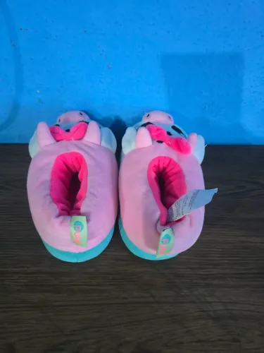 Pantufa infantil da vaquinha tamanho 25/27 semi-nova