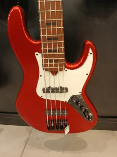 Baixo Tagima Zenith Nub 5C