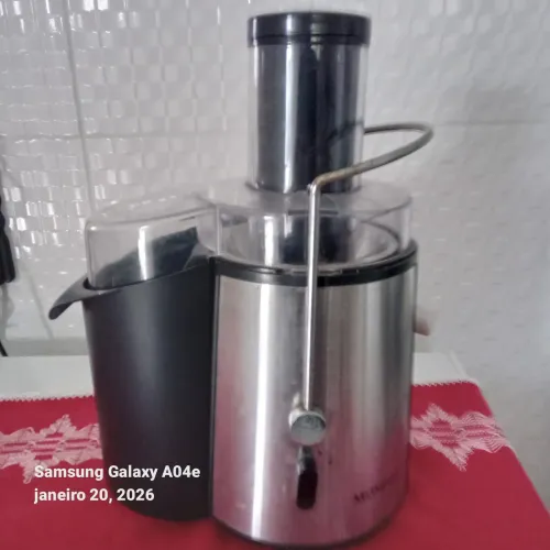 Multiprocessador de frutas e verduras com 2 velocidades.