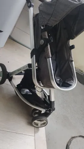 Vendo carrinho de bebê novinho