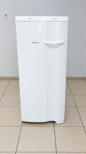 VENDO FREEZER VERTICAL ELECTROLUX 145 LITROS