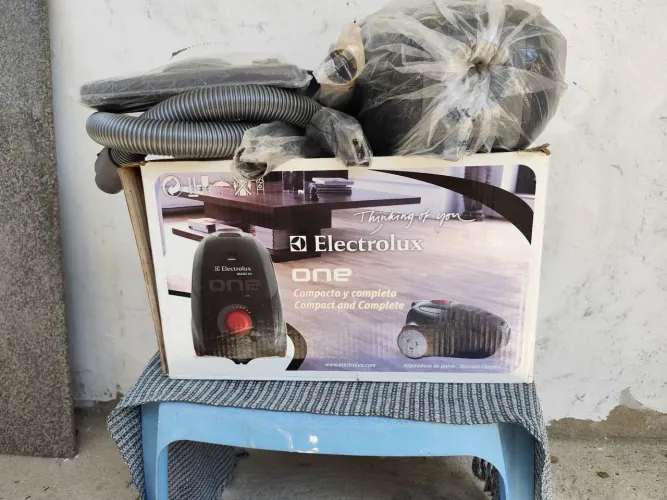 Aspirador de pó Eletrolux One completo 1600W