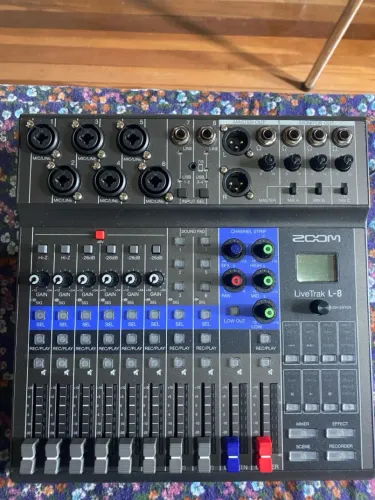 Mesa De Som Zoom Mixer Interface Áudio Livetrak L 8 Canais