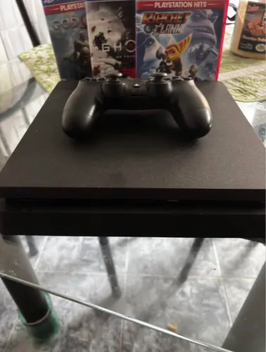 PS4 com 1TB de memória + jogos físicos e digitais