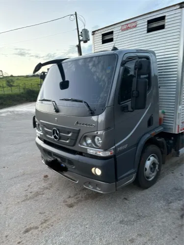 Caminhão Acello 1017