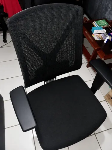 Cadeira De Escritório Comfy Profile Preta Espuma Injetada Tela Mesh Preta E Relax Avançado