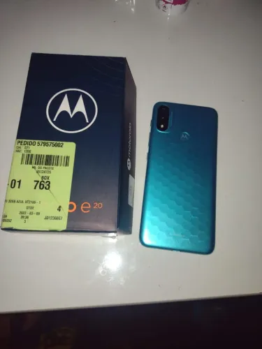 Celular Moto E20