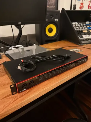 Interface Focusrite Scarlett 18i20 3rd gen - Estado de Nova