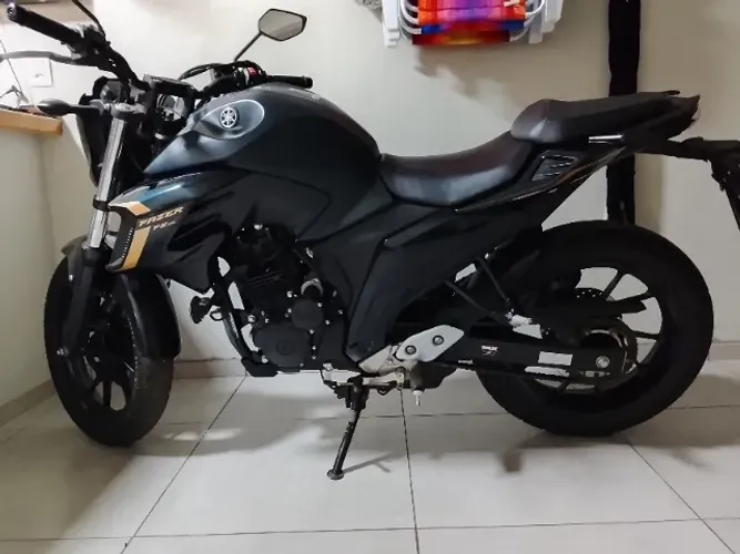 FZ25