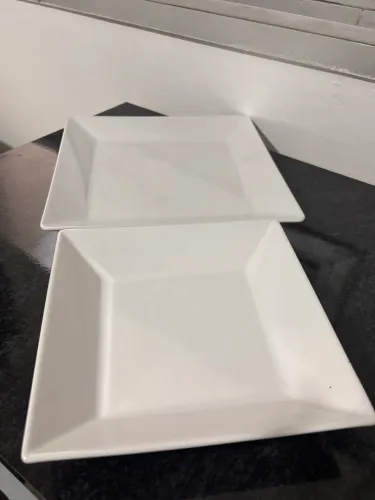 Par de Pratos Quadrados em Porcelana Branca para Servir (2 Peças)