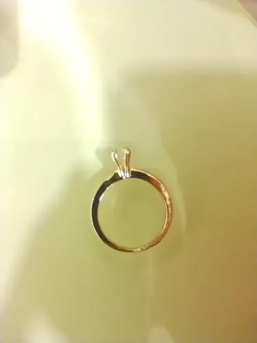 Anel de Noivado Solitário Clássico banhado a ouro com Pedra Central (4 Garras)