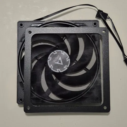 Fan Arctic P14 Slim 140mm + Filtro Poeira