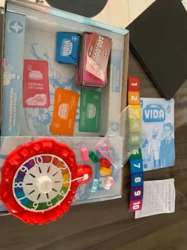 Jogo da vida usado em ótimas condições de uso.