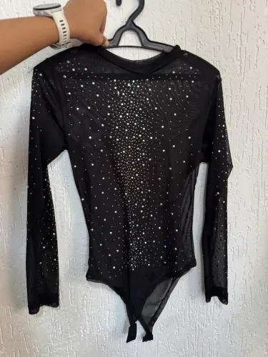 Body preto de tule com brilho prata  