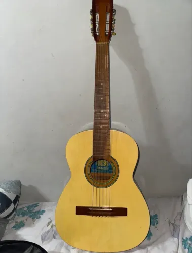 Violão tonante em perfeito estado