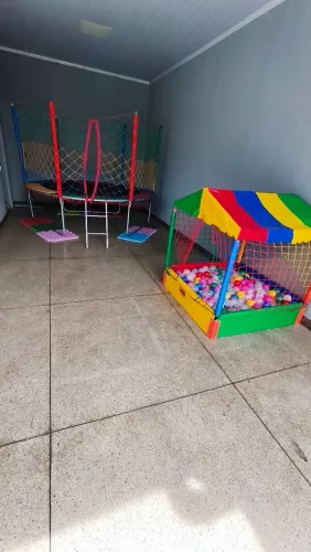 Pula pula e piscina de bolinhas