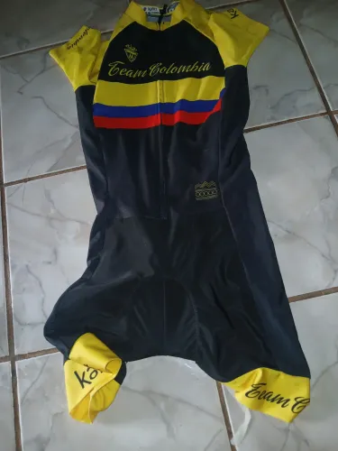 Traje ciclista tamanho M usado uma vez apenas 