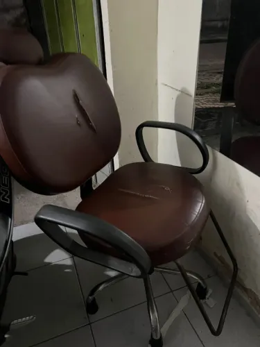Vendo 2 cadeiras de barbeiro