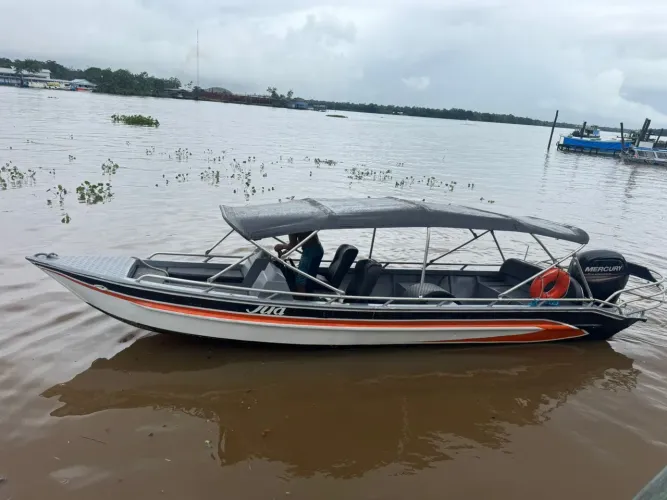 Vendo Lancha em Alumínio tamanho familia