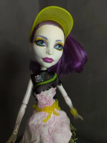 MONSTER HIGH - SPECTRA - GHOULS SPORTS