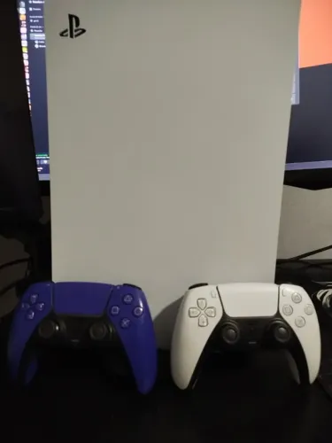PS5 + 2 CONTROLES + BASE DE CARREGAMENTO