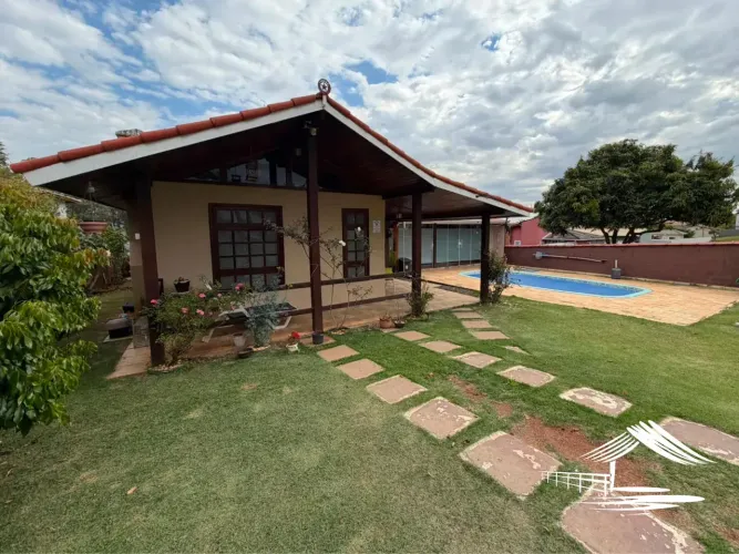 Linda casa de campo à venda no Ninho Verde 1, 3 dormitórios, piscina e muito lazer