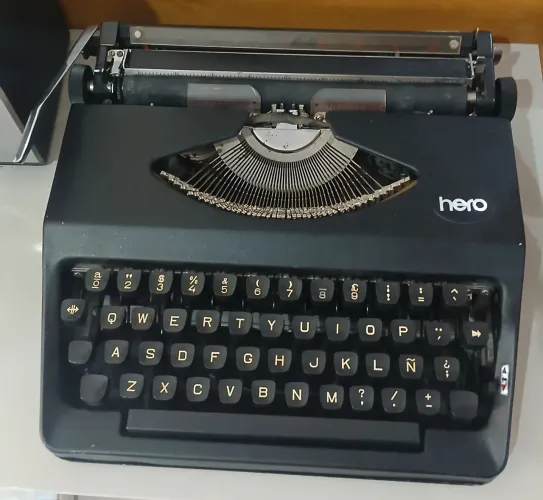 Máquina de Escrever portátil Black(funcionando)