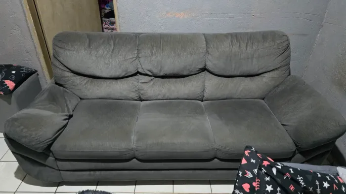 Sofá 3 e 2 lugares.