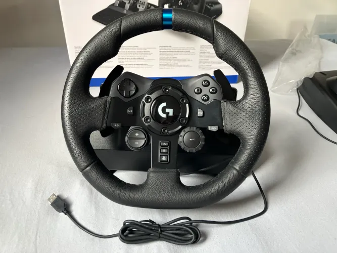 Volante Logitech G923 (TrueForce) PC/Playstation